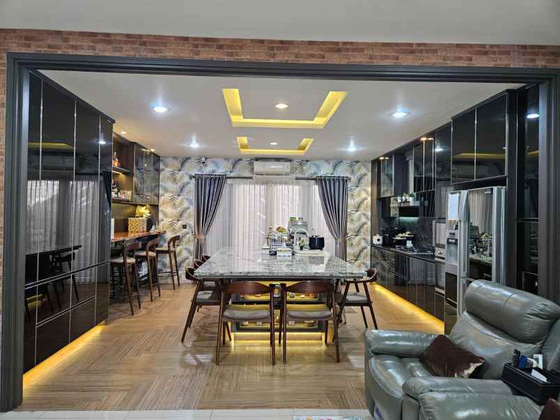 dijual rumah suvarna sutera cluster
