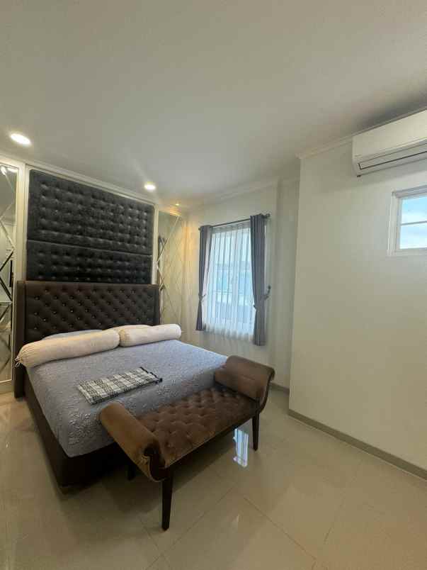 dijual rumah suvarna sutera tangerang