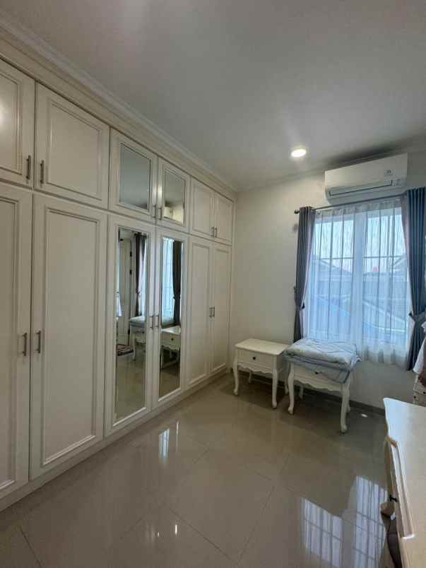 dijual rumah suvarna sutera tangerang