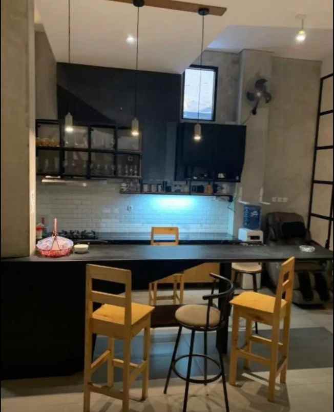dijual rumah taman bukit kemang