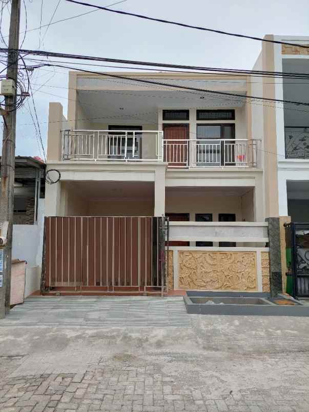 dijual rumah taman harapan baru