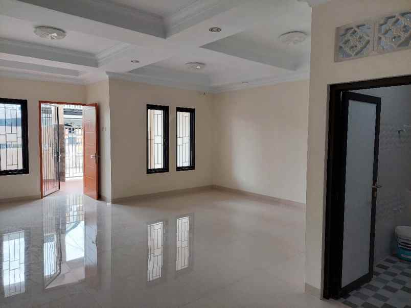 dijual rumah taman harapan baru