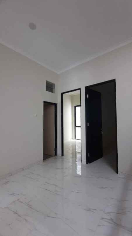 dijual rumah taman pondok indah