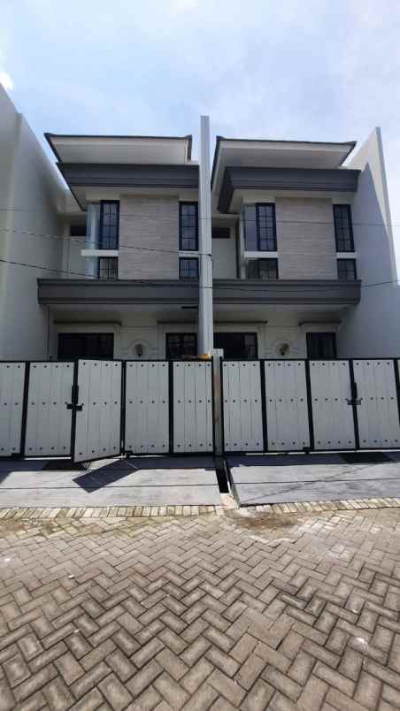 dijual rumah taman pondok indah