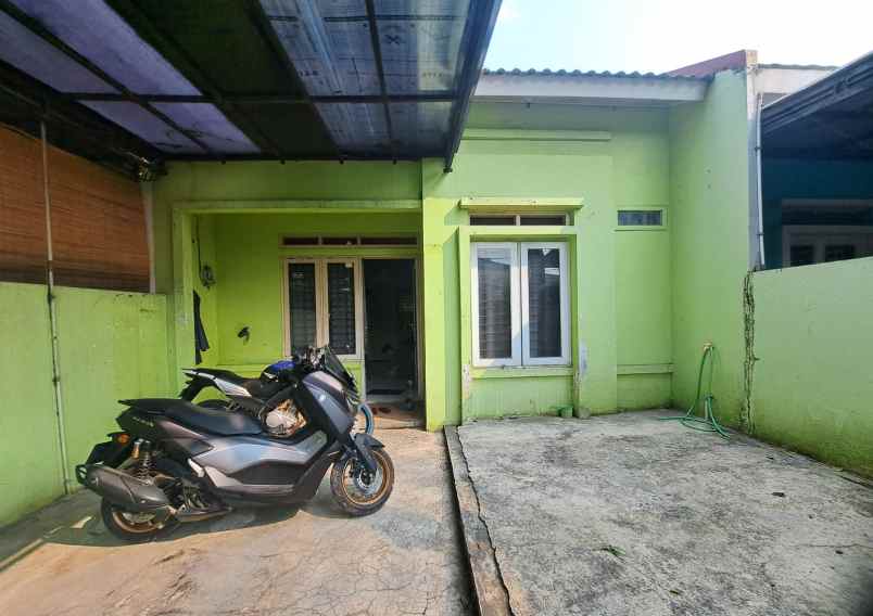 dijual rumah taman royal