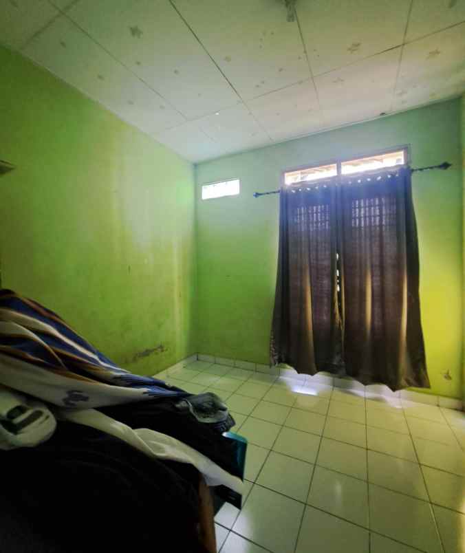 dijual rumah taman royal