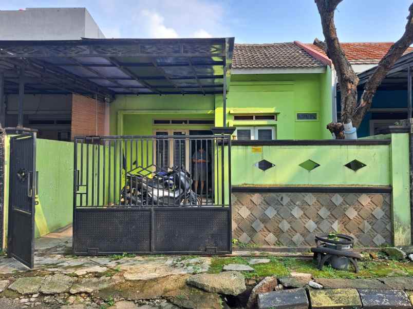 dijual rumah taman royal