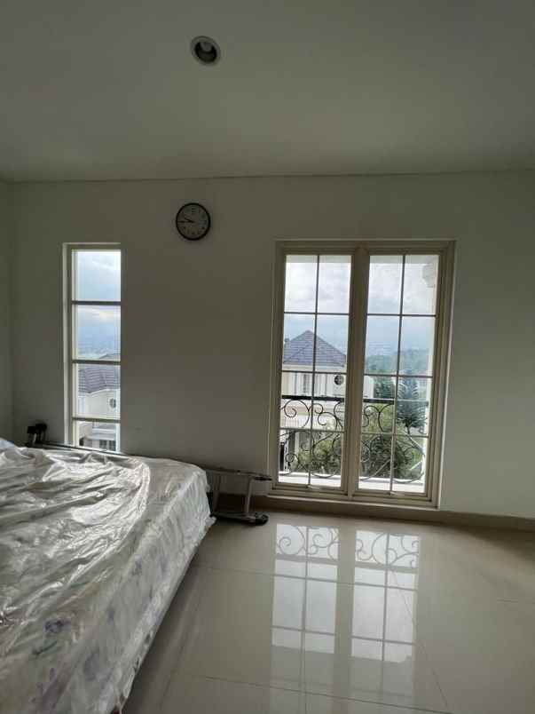 dijual rumah the peak malang