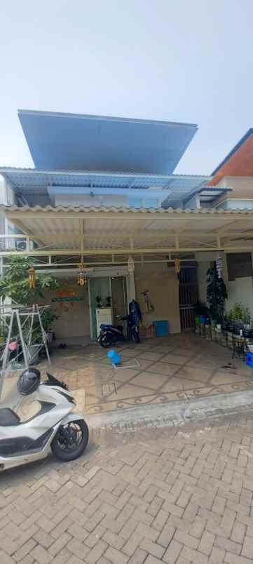 dijual rumah the royal park