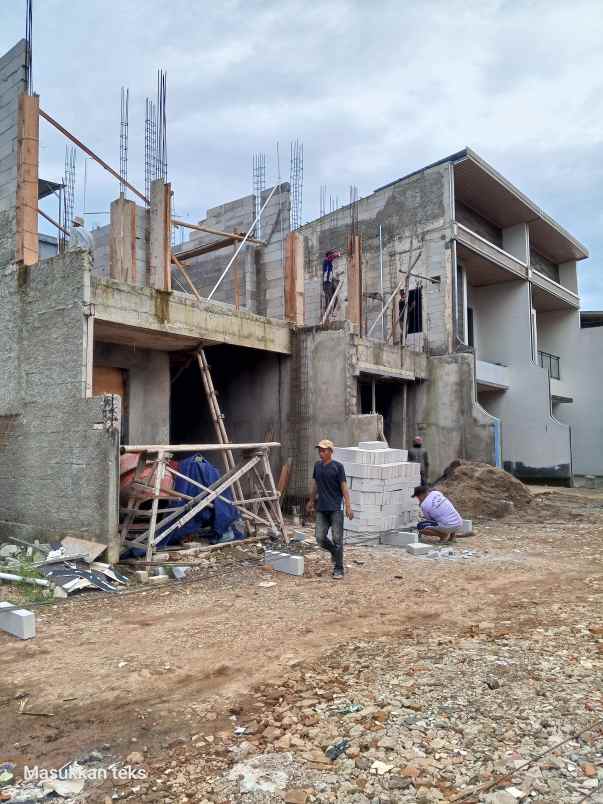 dijual rumah town house
