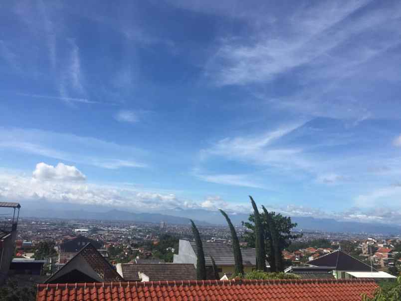 dijual rumah villa pasirwangi