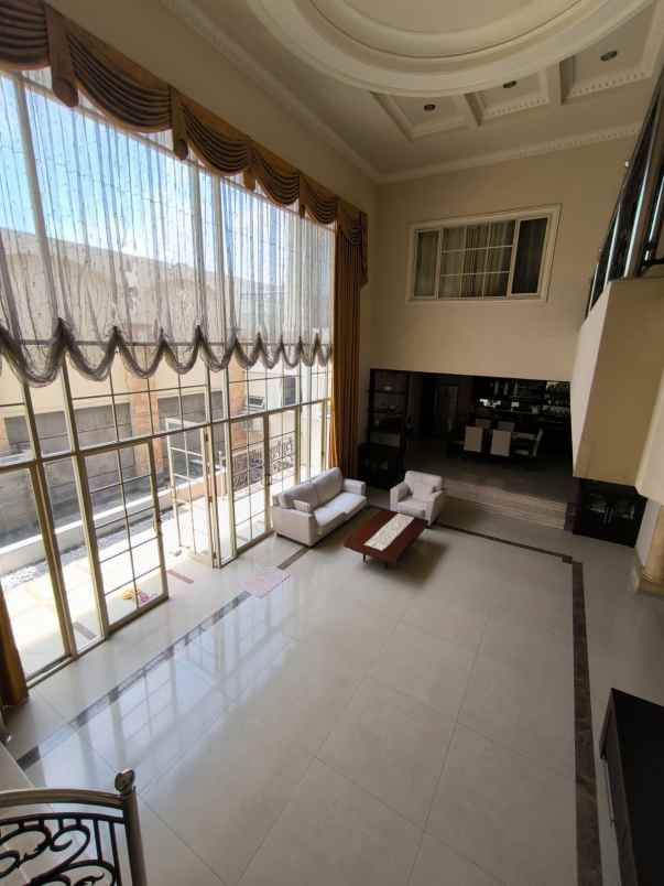 dijual rumah villa sentra raya citraland