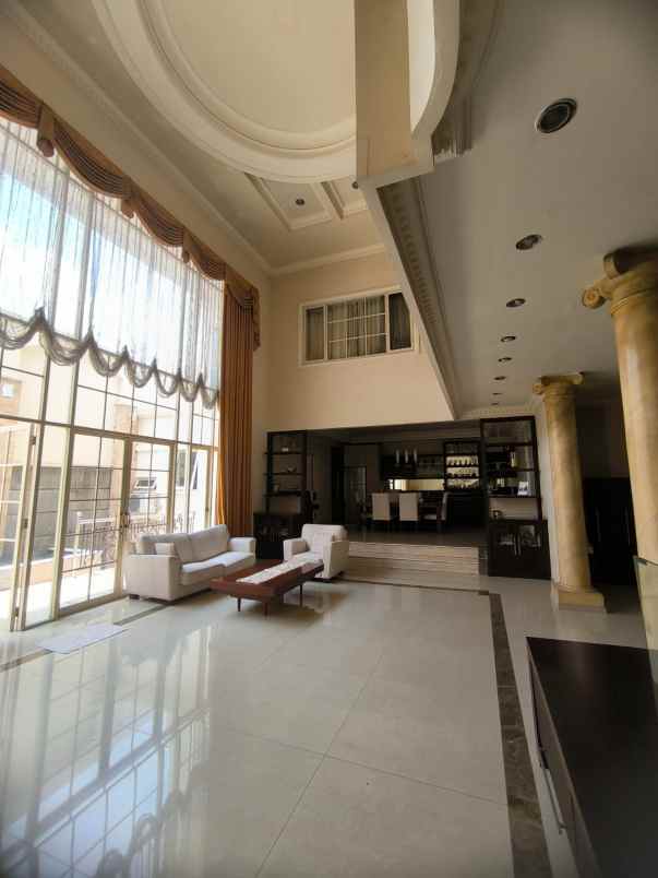 dijual rumah villa sentra raya citraland