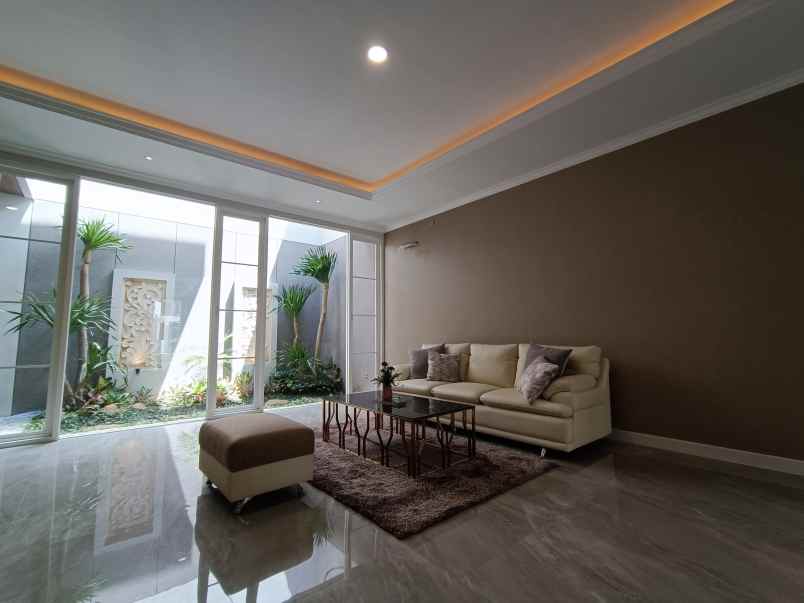 dijual rumah villa taman telaga ii