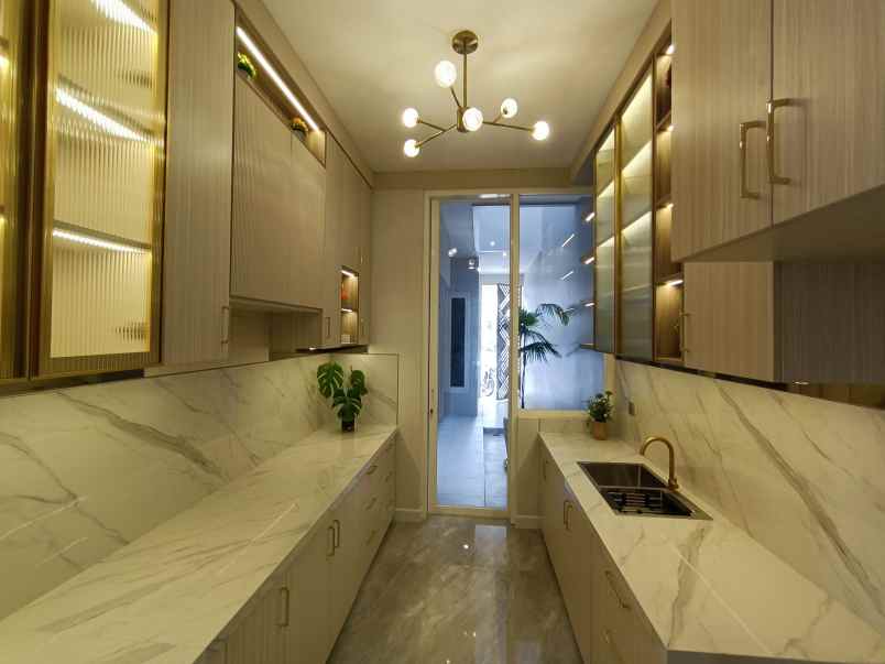 dijual rumah villa taman telaga ii