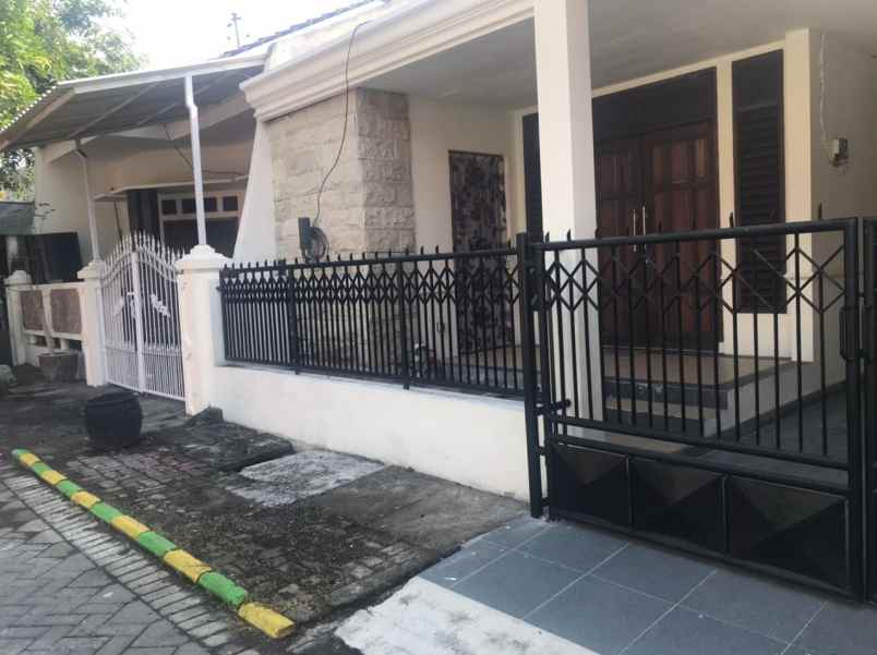 dijual rumah wisma lidah kulon