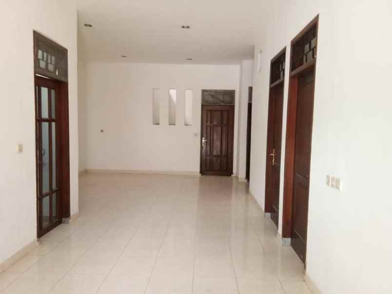 dijual rumah wisma lidah kulon