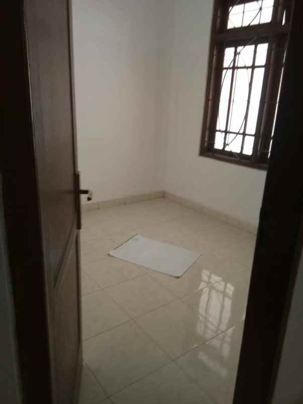 dijual rumah wisma lidah kulon