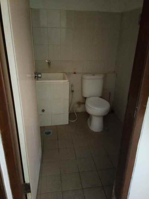 dijual rumah wisma lidah kulon