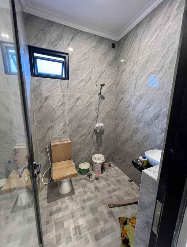 dijual rumah wisma permai