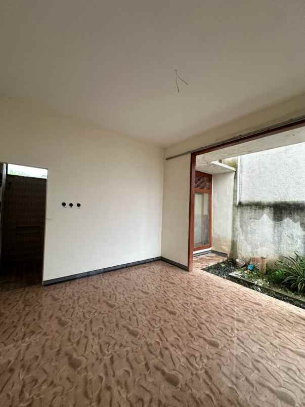 dijual villa 2 lantai oro oro ombo kota batu