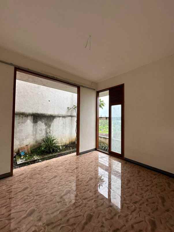 dijual villa 2 lantai oro oro ombo kota batu