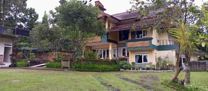 dijual villa cisarua