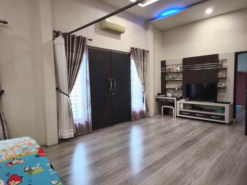 dijual villa hook siap huni komplek cemara asri