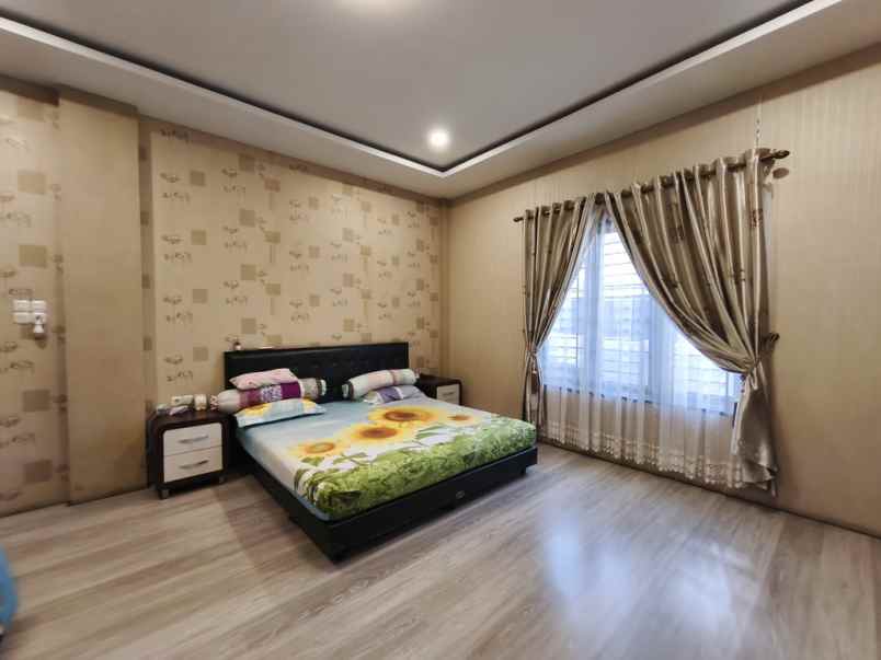 dijual villa hook siap huni komplek cemara asri