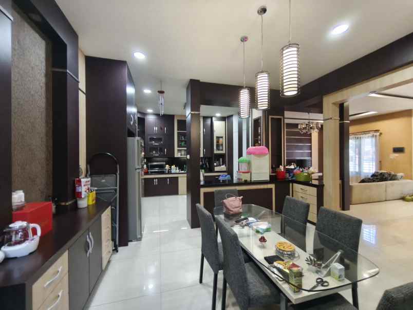 dijual villa hook siap huni komplek cemara asri