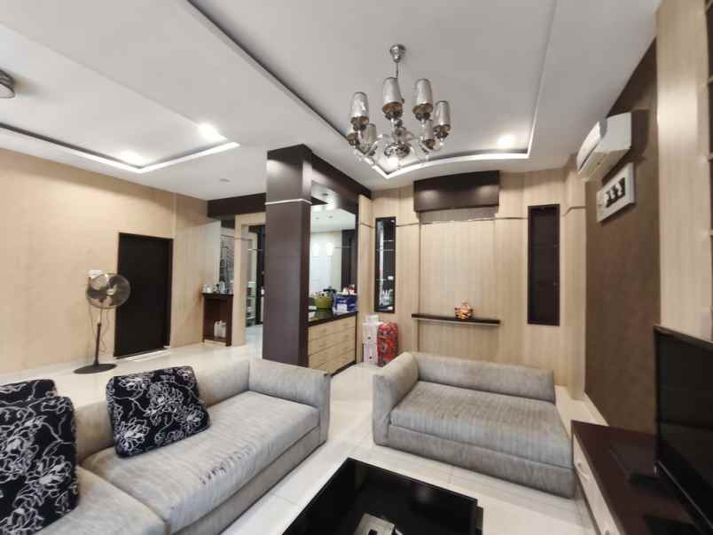 dijual villa hook siap huni komplek cemara asri