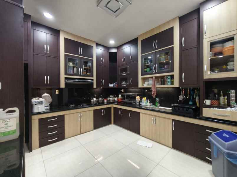 dijual villa hook siap huni komplek cemara asri