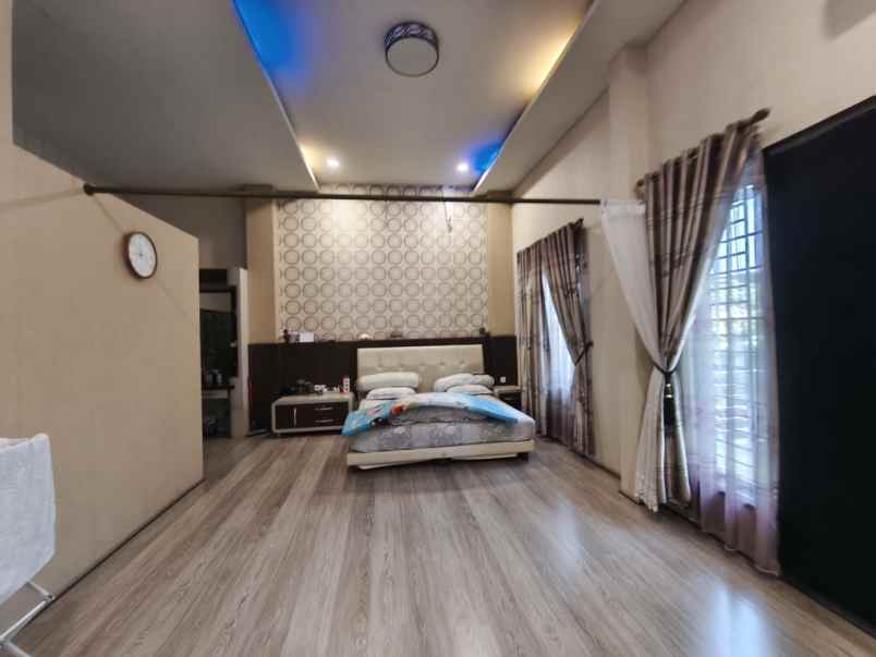 dijual villa hook siap huni komplek cemara asri