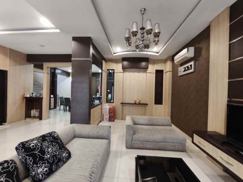 dijual villa hook siap huni komplek cemara asri