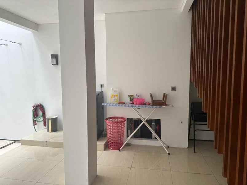 dijual villa kebo iwa