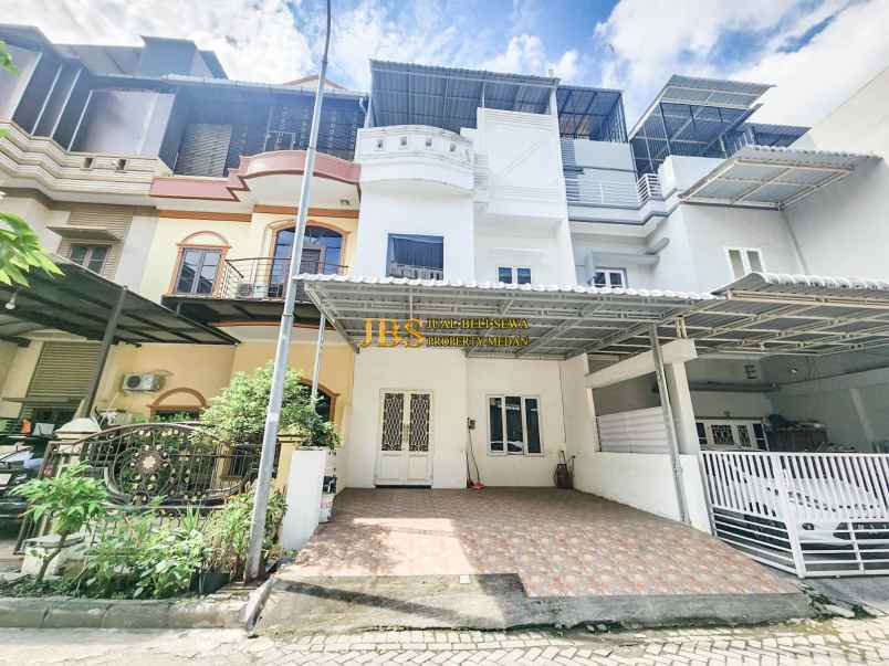 Dijual Villa Komplek Cemara Asri Jalan Lychee Kondisi Siap Huni
