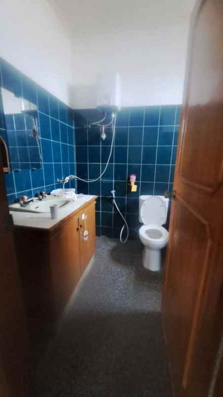 dijual villa kota lembang