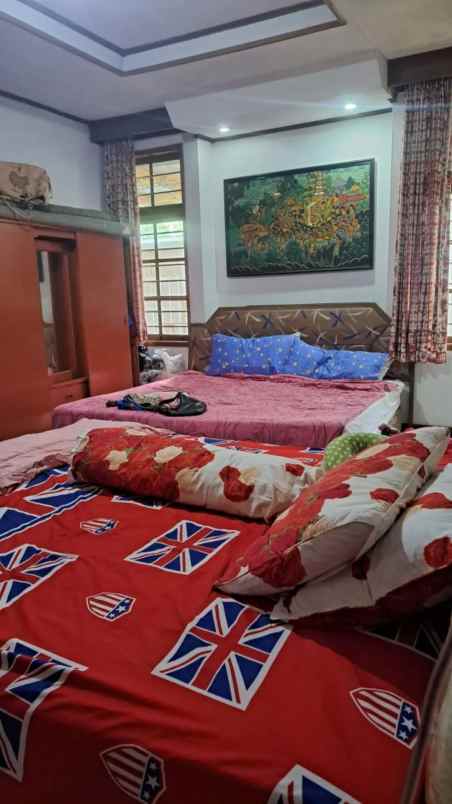 dijual villa kota lembang