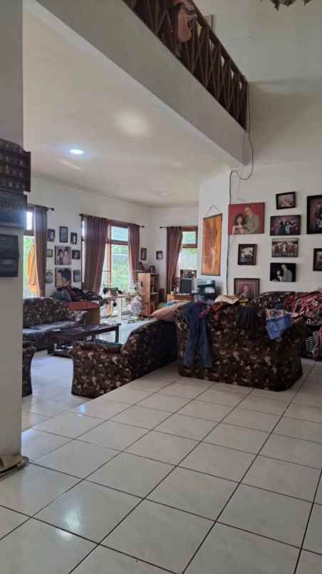 dijual villa kota lembang