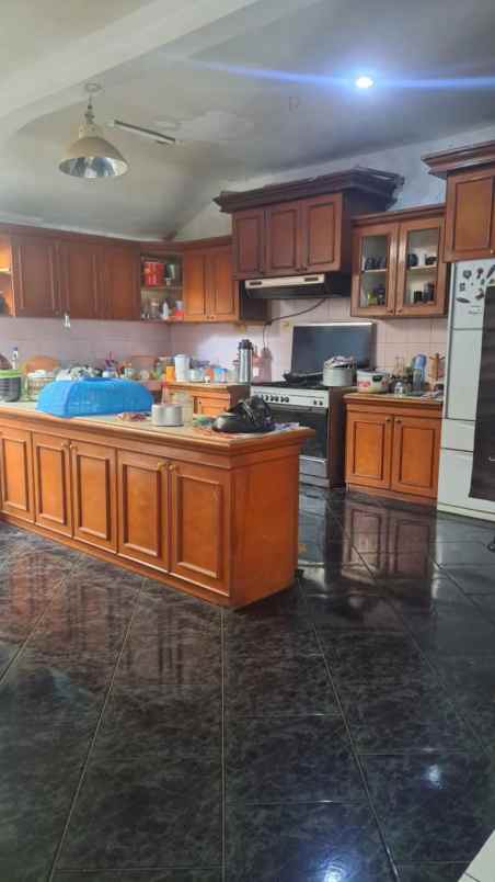 dijual villa kota lembang