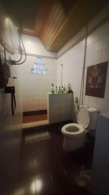 dijual villa kota lembang