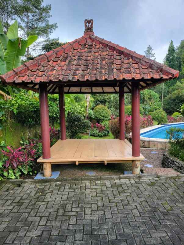 dijual villa taman safari