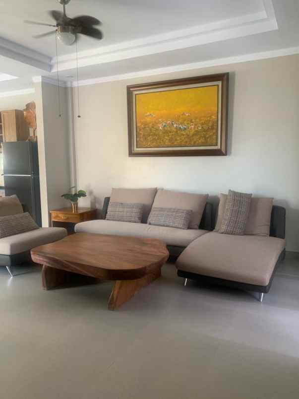 dijual villa unggasan badung