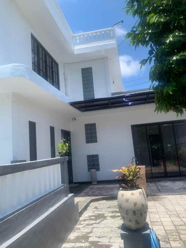 dijual villa unggasan badung