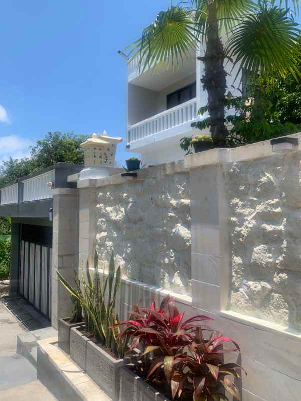 dijual villa unggasan badung