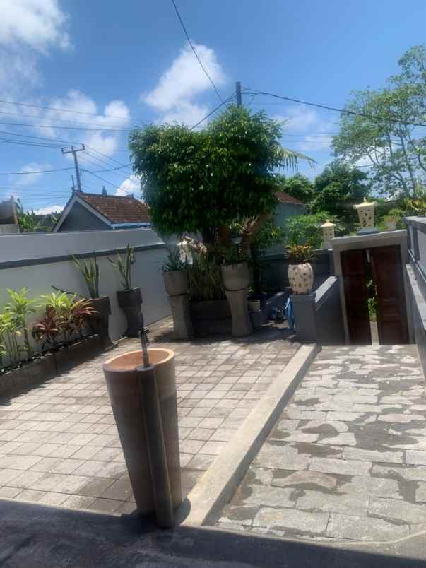 dijual villa unggasan badung