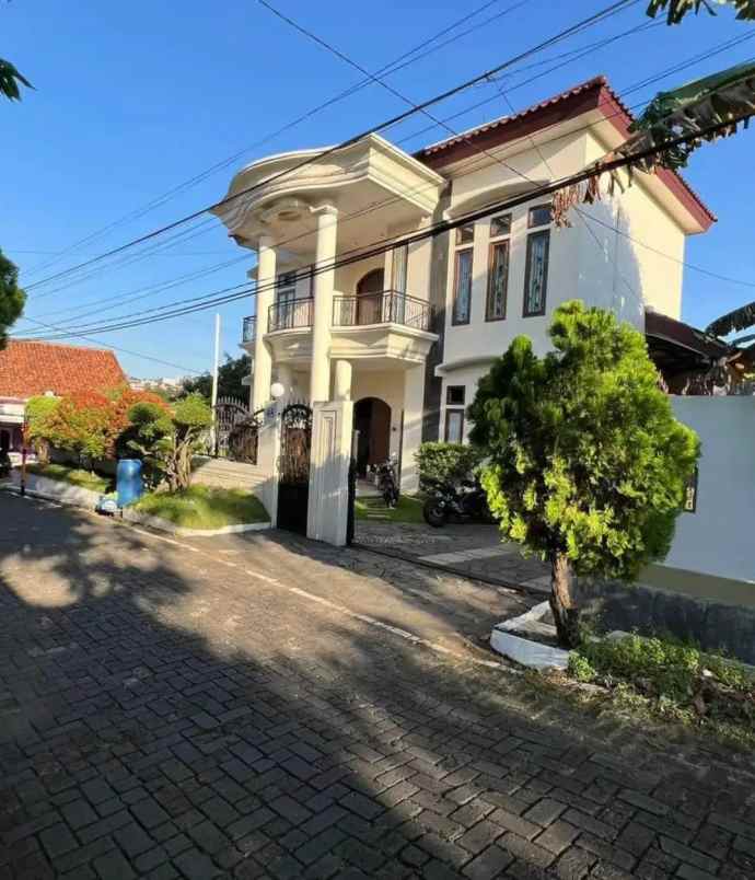 dijuwal rumah 2 lt hook semi furnished