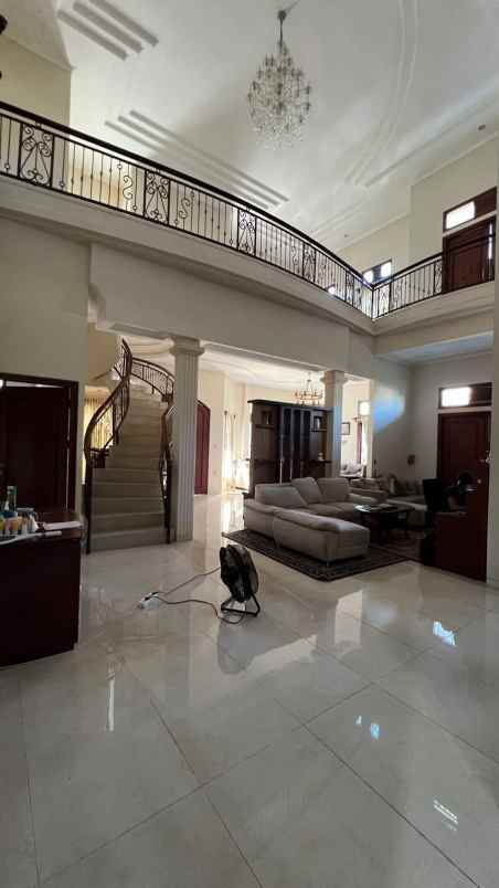 dijuwal rumah 2 lt hook semi furnished