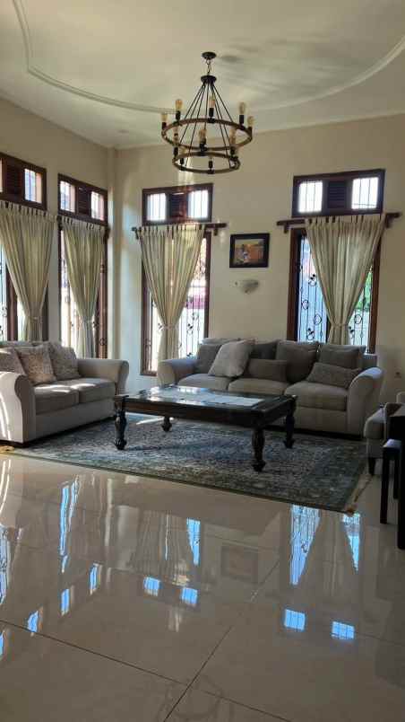 dijuwal rumah 2 lt hook semi furnished