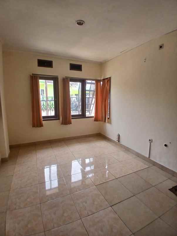 disewakan ruang usaha strategis di depok jaya